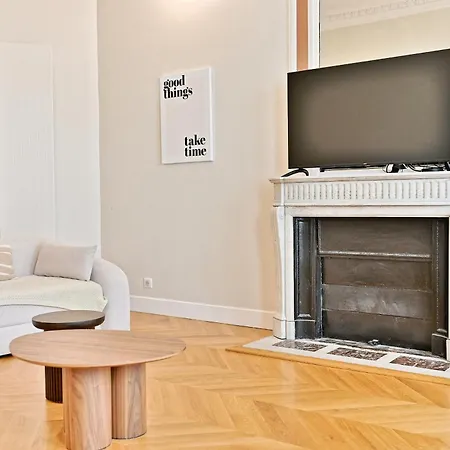 Moderne Et Climatise - Arc De Triomphe Paris