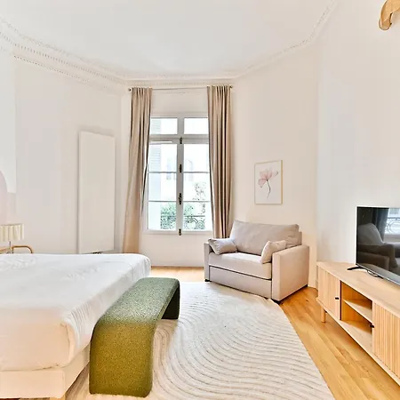 Moderne Et Climatise - Arc De Triomphe Paris