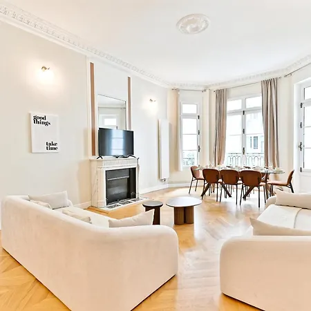 Moderne Et Climatise - Arc De Triomphe * Paris