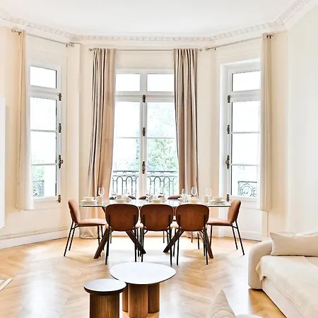 Moderne Et Climatise - Arc De Triomphe *