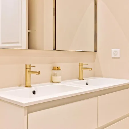 Moderne Et Climatise - Arc De Triomphe