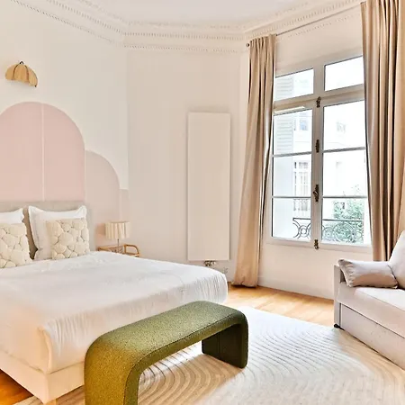 Moderne Et Climatise - Arc De Triomphe