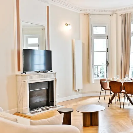 Moderne Et Climatise - Arc De Triomphe * Paris