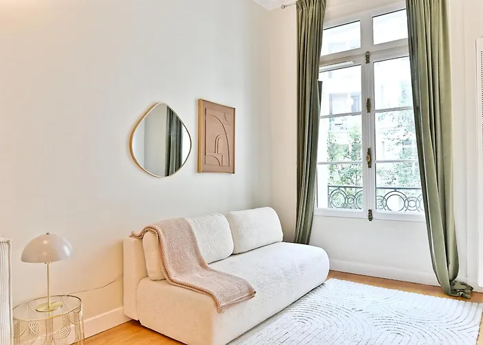 Moderne Et Climatise - Arc De Triomphe Daire