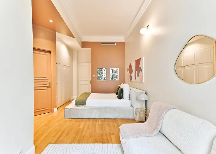 Moderne Et Climatise - Arc De Triomphe Daire