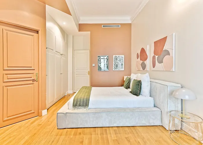 Moderne Et Climatise - Arc De Triomphe Daire *