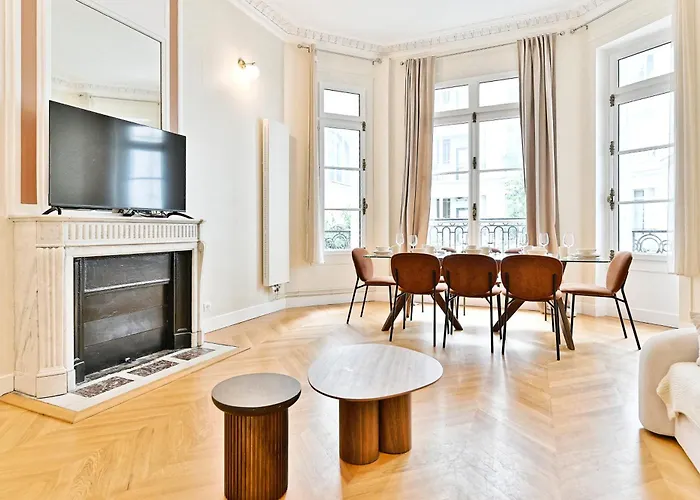 Moderne Et Climatise - Arc De Triomphe Daire